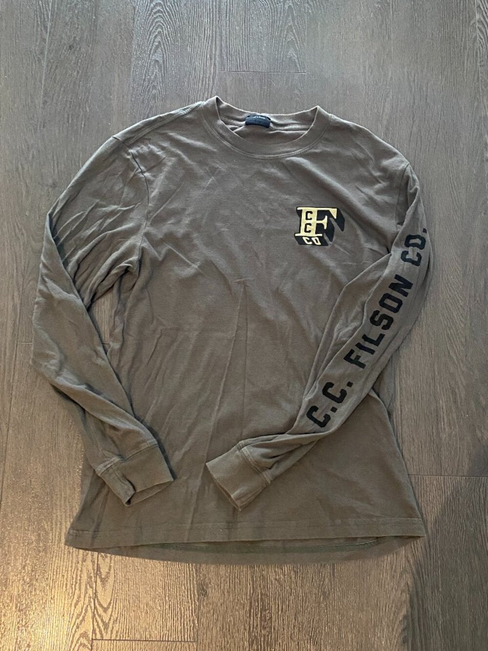 CC Filson long sleeve t-shirt graphic preowned size small charcoal grey